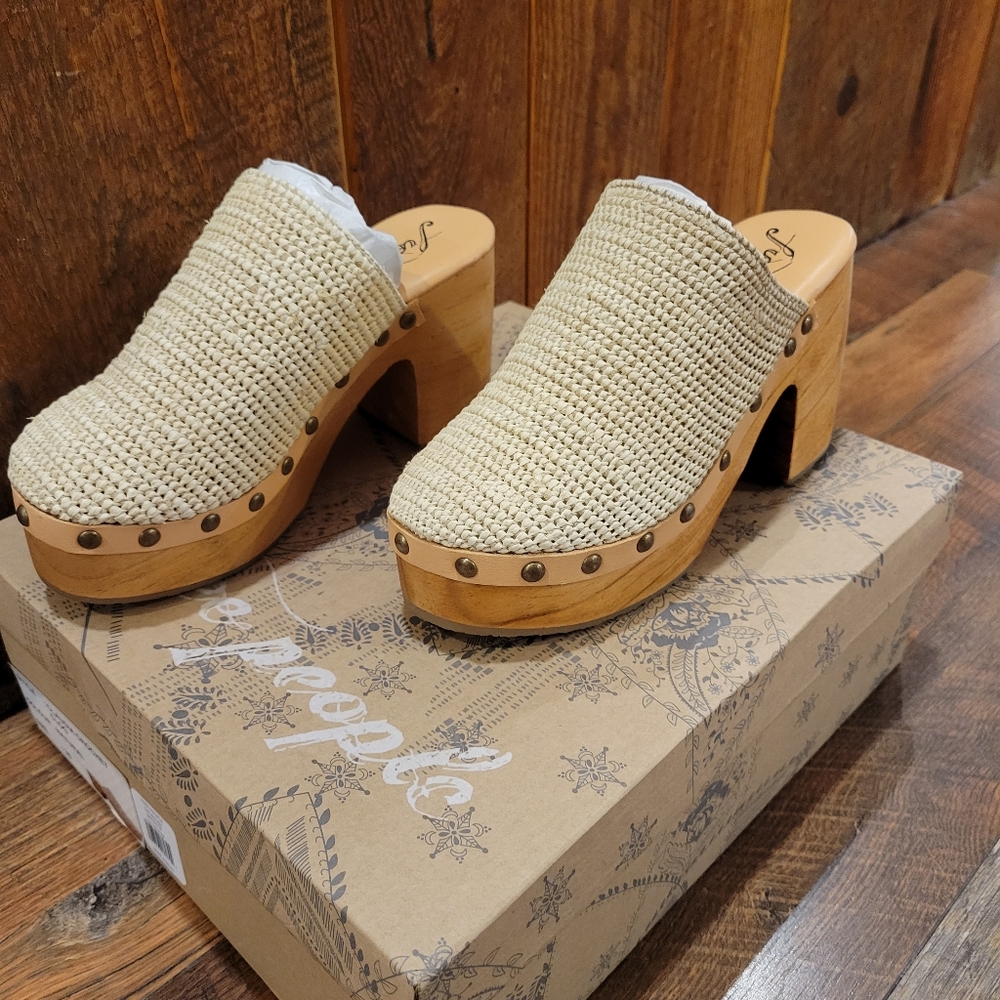 NWB Free People Cluadia Crochet Clog